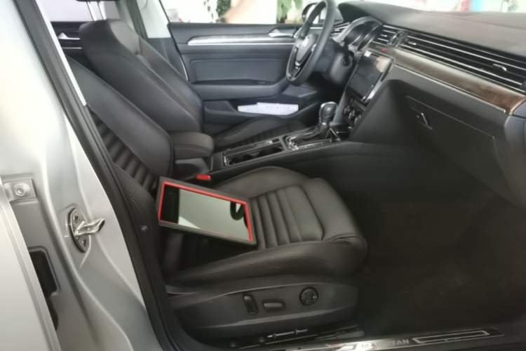 Used Volkswagen Magotan 2018 Facelift 330TSI DSG Luxury Model Right Front Seat