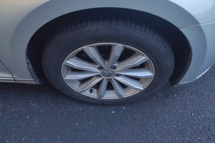 Used Volkswagen Magotan 2018 330TSI DSG Advanced Model Right Front Wheel Hub