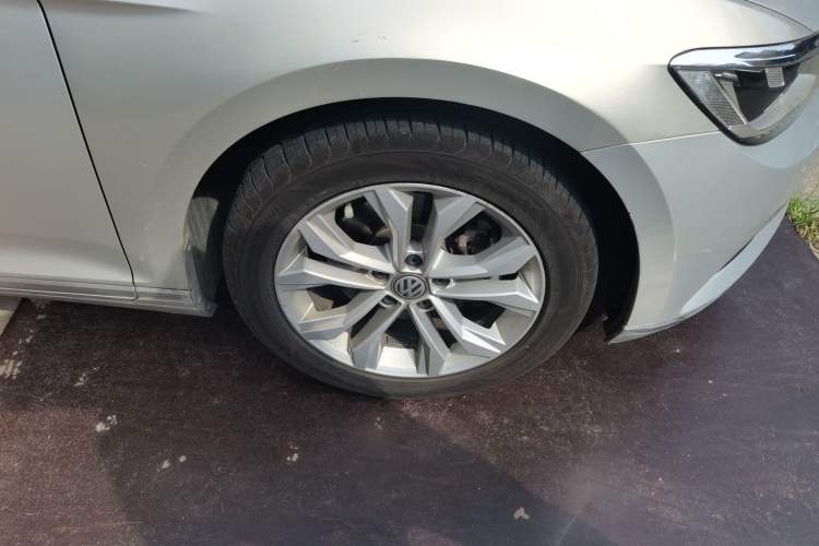 Used Volkswagen Magotan 2018 Facelift 330TSI DSG Luxury Model Right Front Wheel Hub