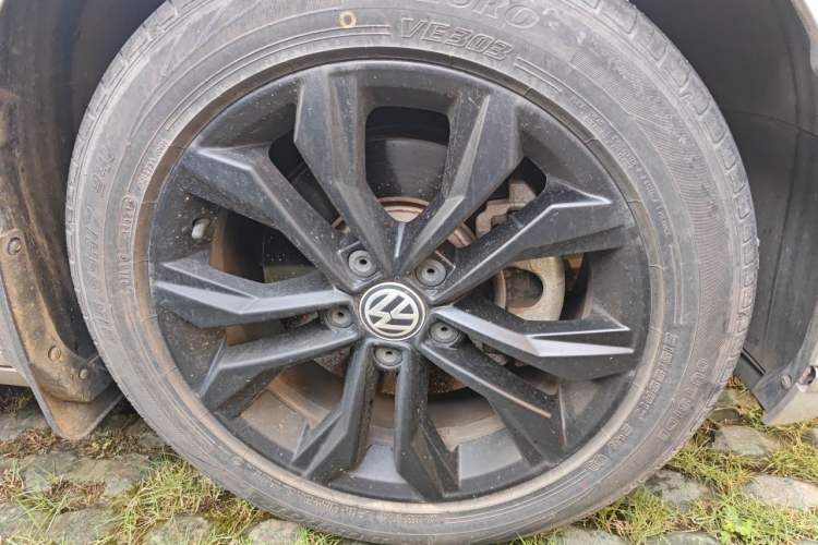 Used Volkswagen Magotan 2018 Facelift 330TSI DSG Luxury Model Right Front Wheel Hub