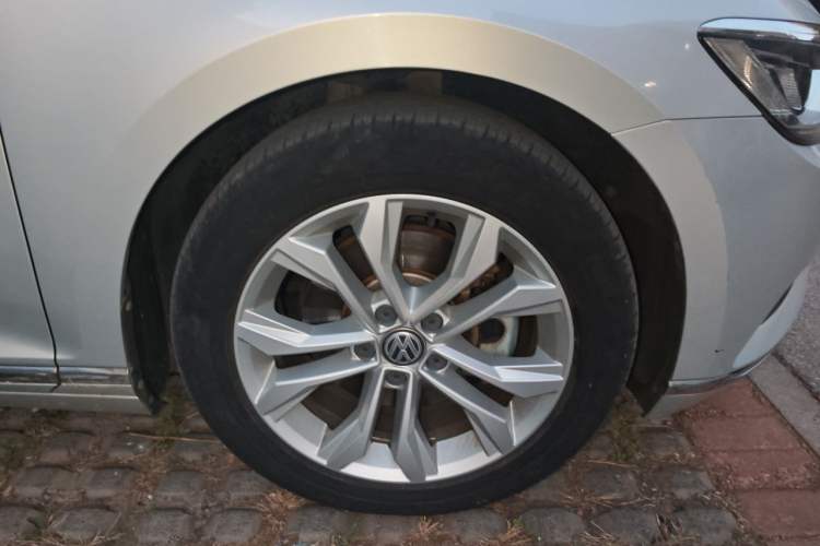 Used Volkswagen Magotan 2018 330TSI DSG Luxury Model Right Front Wheel Hub