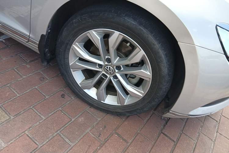 Used Volkswagen Magotan 2018 330TSI DSG Luxury Model Right Front Wheel Hub