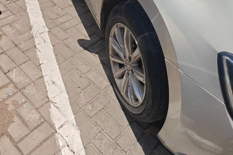 Used Volkswagen Magotan 2018 330TSI DSG Advanced Model Right Front Wheel Hub