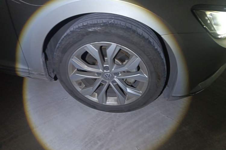 Used Volkswagen Magotan 2018 330TSI DSG Luxury Model Right Front Wheel Hub