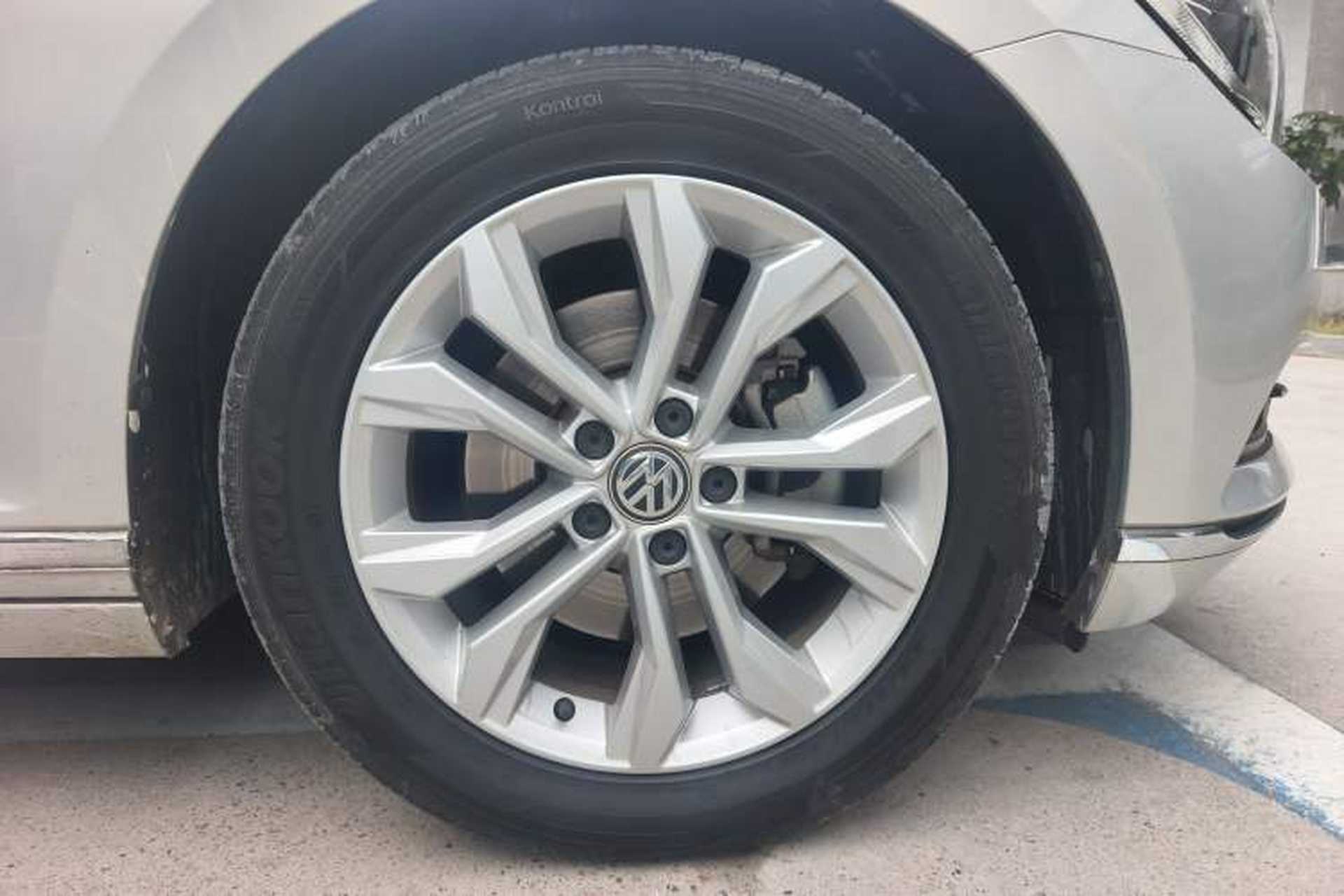 Used Volkswagen Magotan 2018 380TSI DSG Luxury Model Right Front Wheel Hub