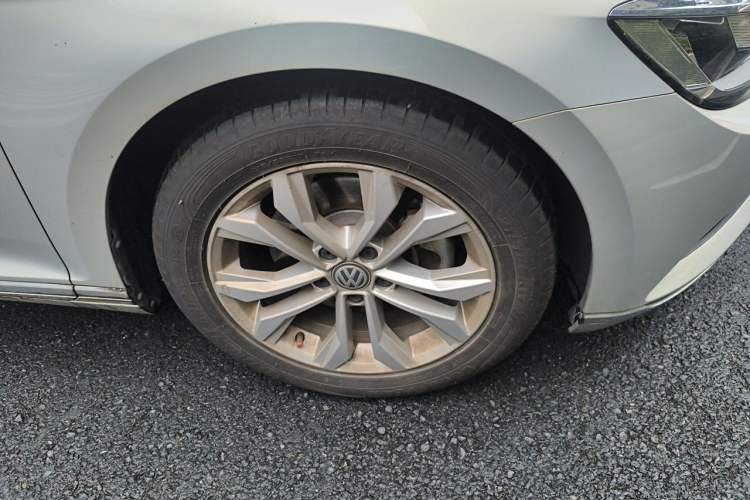 Used Volkswagen Magotan 2018 Facelift 330TSI DSG Luxury Model Right Front Wheel Hub