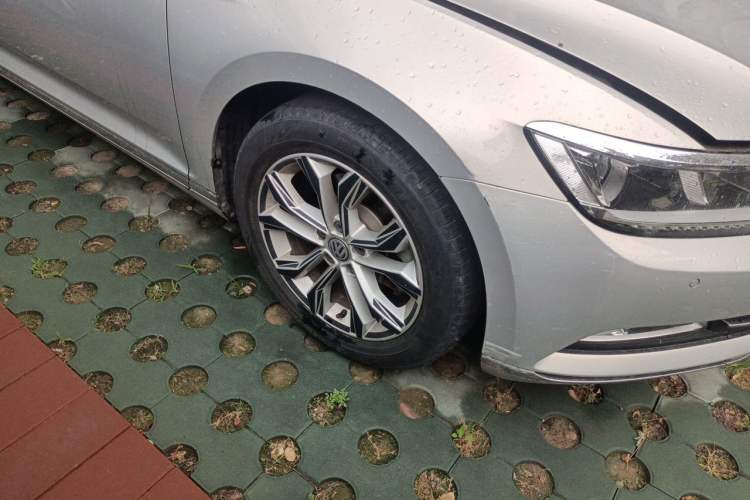 Used Volkswagen Magotan 2018 380TSI DSG Luxury Model Right Front Wheel Hub
