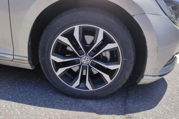 Used Volkswagen Magotan 2018 330TSI DSG Luxury Model Right Front Wheel Hub