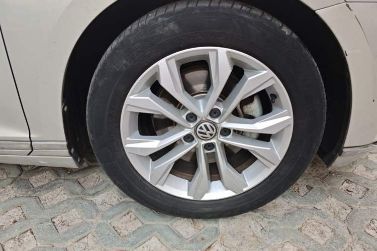 Used Volkswagen Magotan 2018 330TSI DSG Luxury Model Right Front Wheel Hub