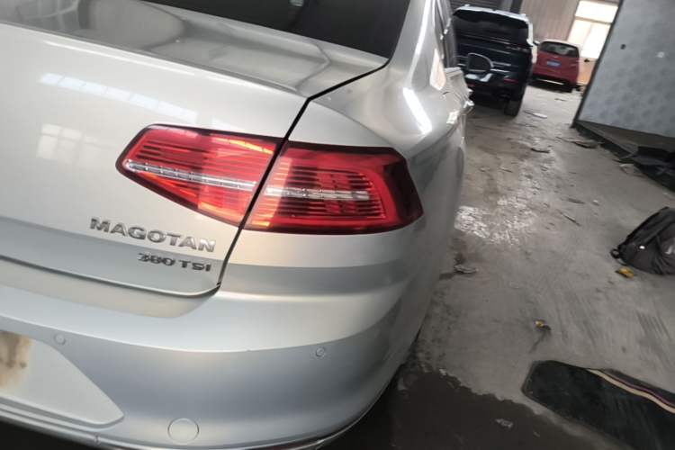 Used Volkswagen Magotan 2018 380TSI DSG Luxury Model Right Rear Taillight