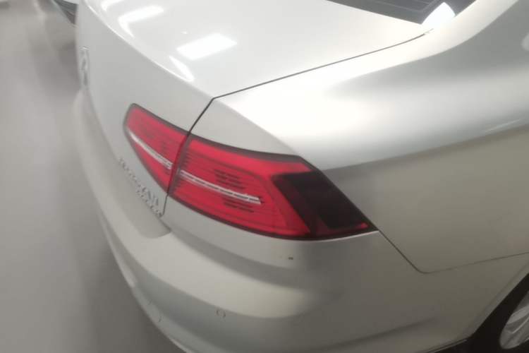 Used Volkswagen Magotan 2018 Facelift 330TSI DSG Luxury Model Right Rear Taillight