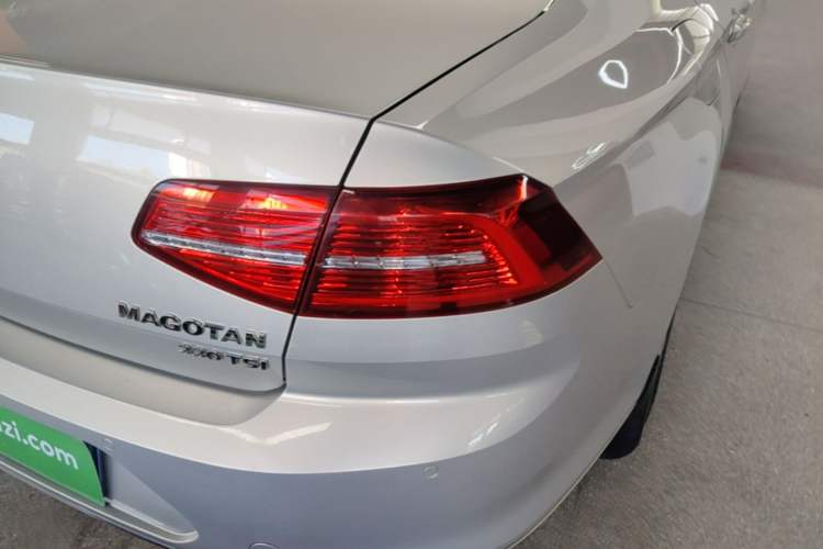 Used Volkswagen Magotan 2018 Facelift 330TSI DSG Luxury Model Right Rear Taillight