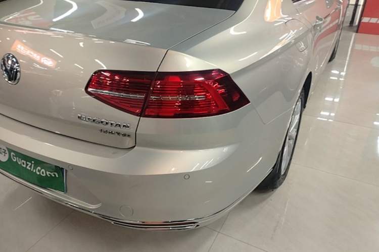 Used Volkswagen Magotan 2018 Facelift 330TSI DSG Luxury Model Right Rear Taillight