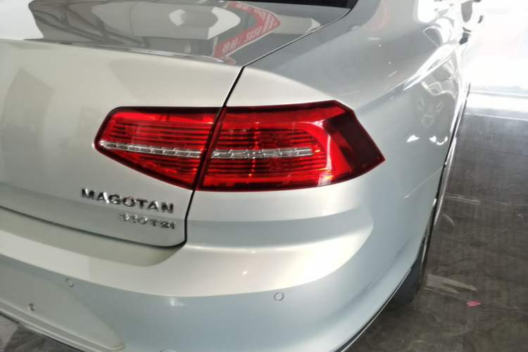 Used Volkswagen Magotan 2018 Facelift 330TSI DSG Luxury Model Right Rear Taillight