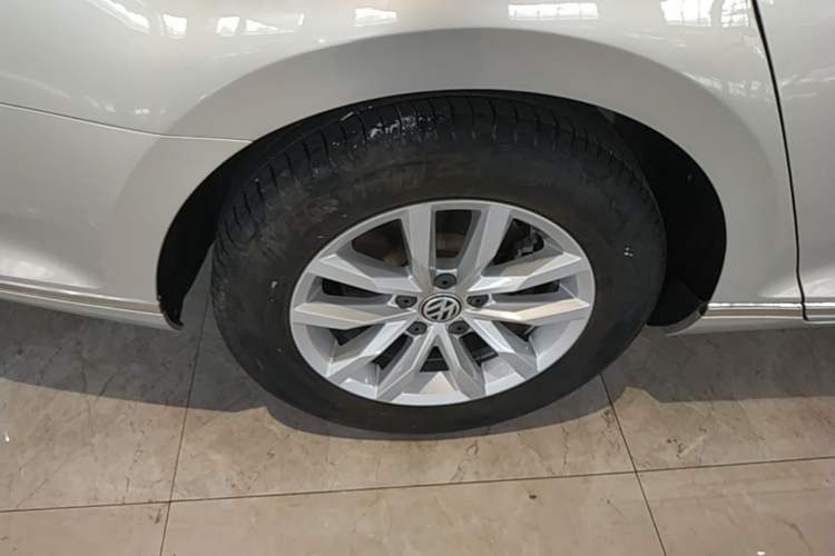 Used Volkswagen Magotan 2018 280TSI DSG Comfort Model Right Rear Wheel Hub