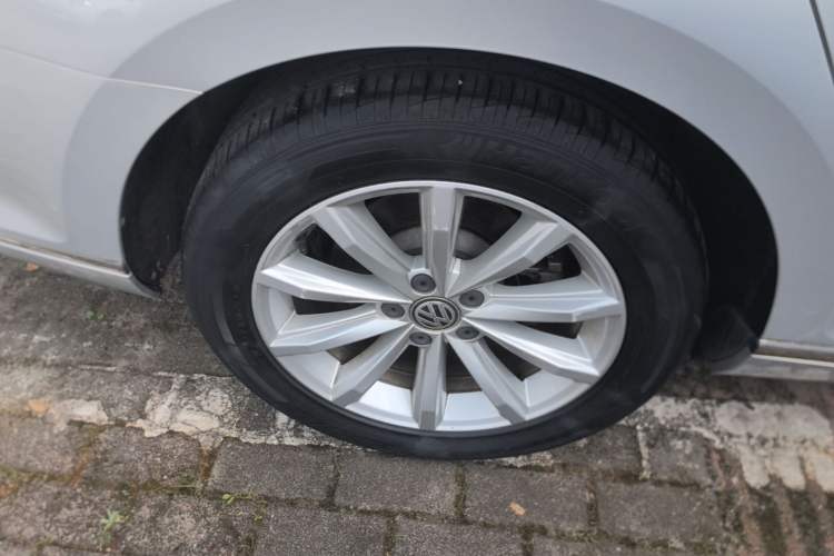 Used Volkswagen Magotan 2018 330TSI DSG Advanced Model Right Rear Wheel Hub