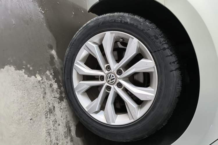 Used Volkswagen Magotan 2018 380TSI DSG Luxury Model Right Rear Wheel Hub
