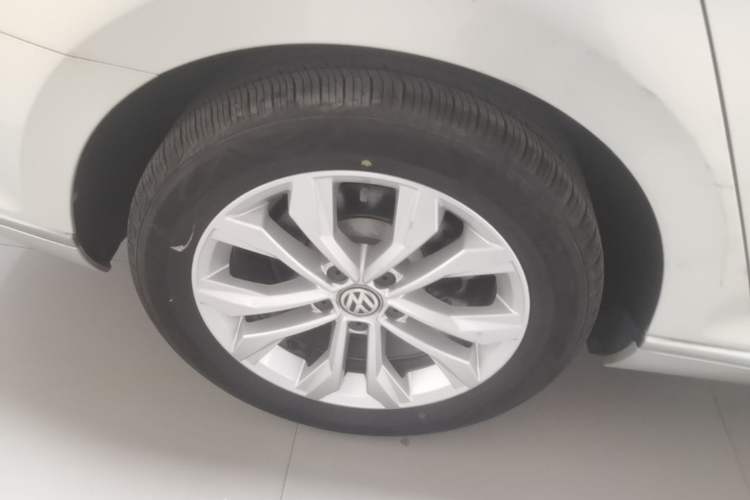 Used Volkswagen Magotan 2018 Facelift 330TSI DSG Luxury Model Right Rear Wheel Hub