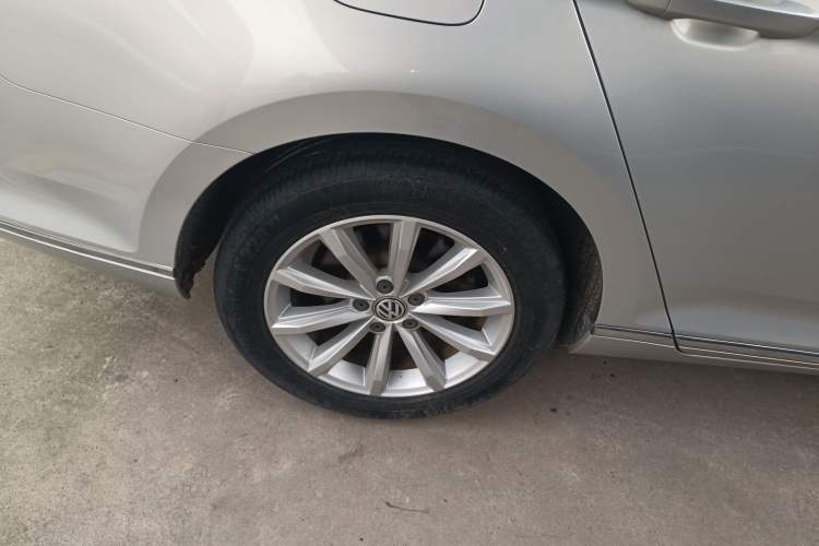 Used Volkswagen Magotan 2018 330TSI DSG Advanced Model Right Rear Wheel Hub
