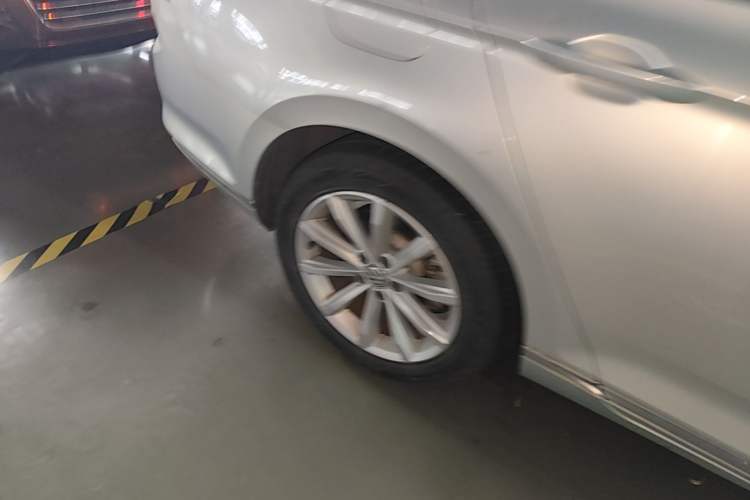 Used Volkswagen Magotan 2018 330TSI DSG Advanced Model Right Rear Wheel Hub
