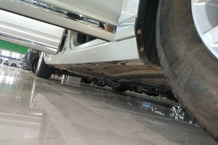 Used Volkswagen Magotan 2018 280TSI DSG Comfort Model Right Side Sill