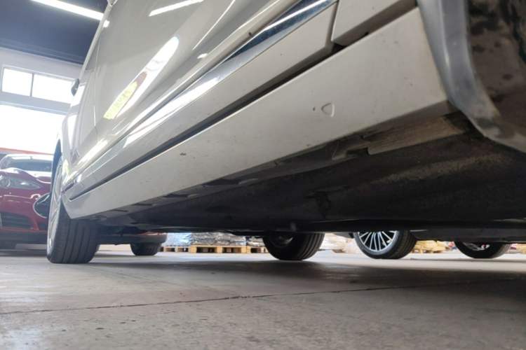 Used Volkswagen Magotan 2018 Facelift 330TSI DSG Luxury Model Right Side Sill