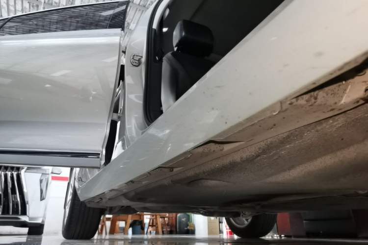 Used Volkswagen Magotan 2018 Facelift 330TSI DSG Luxury Model Right Side Sill