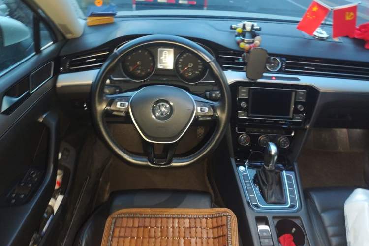 Used Volkswagen Magotan 2018 330TSI DSG Advanced Model Steering Wheel