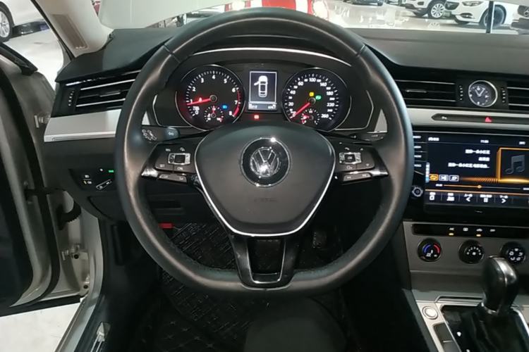 Used Volkswagen Magotan 2018 280TSI DSG Comfort Model Steering Wheel