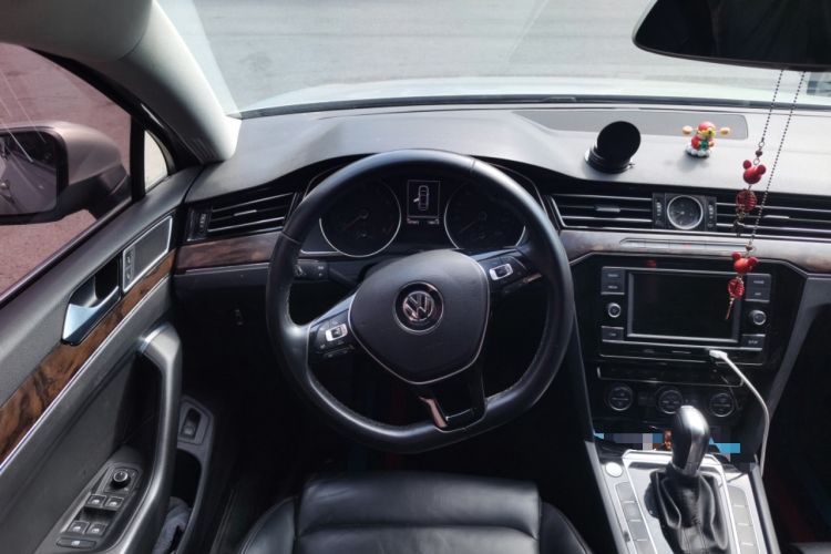 Used Volkswagen Magotan 2018 Facelift 330TSI DSG Luxury Model Steering Wheel