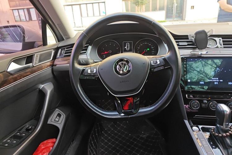Used Volkswagen Magotan 2018 Facelift 330TSI DSG Luxury Model Steering Wheel