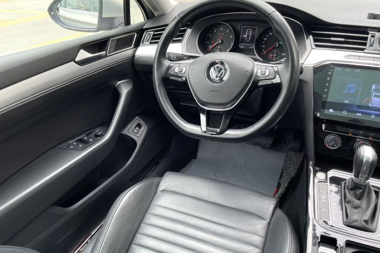 Used Volkswagen Magotan 2018 330TSI DSG Advanced Model Steering Wheel