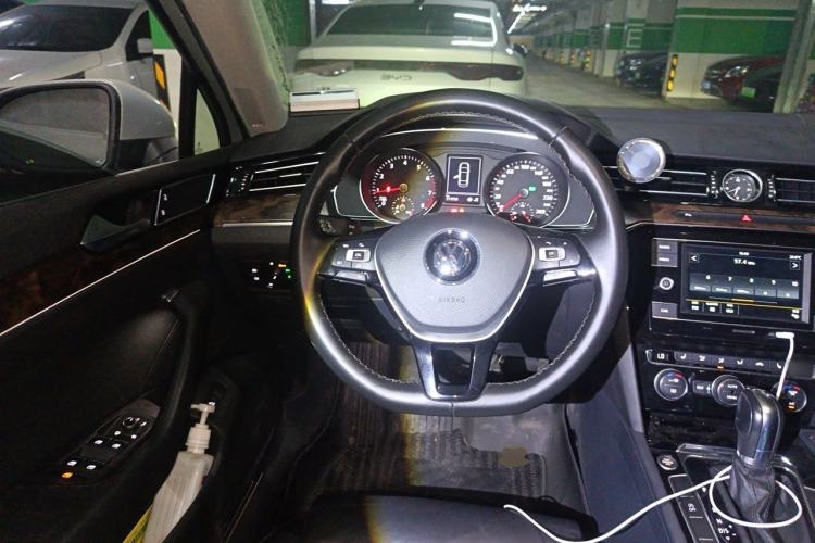 Used Volkswagen Magotan 2018 330TSI DSG Luxury Model Steering Wheel