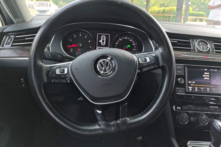 Used Volkswagen Magotan 2018 Facelift 330TSI DSG Luxury Model Steering Wheel