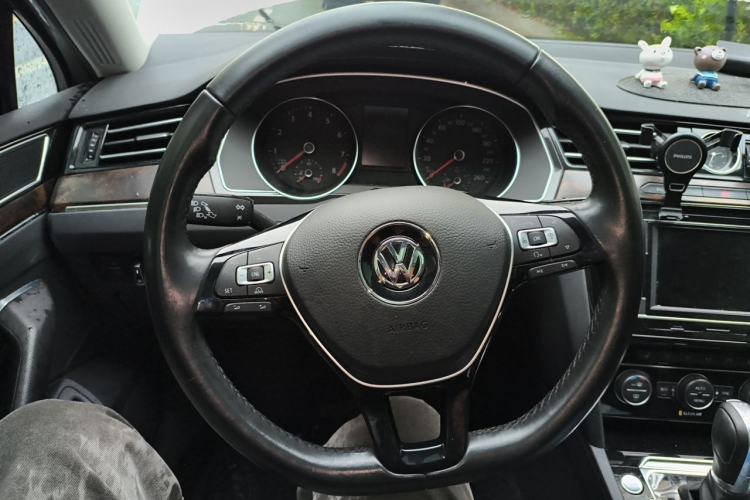 Used Volkswagen Magotan 2018 Facelift 330TSI DSG Luxury Model Steering Wheel