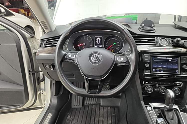Used Volkswagen Magotan 2018 330TSI DSG Luxury Model Steering Wheel