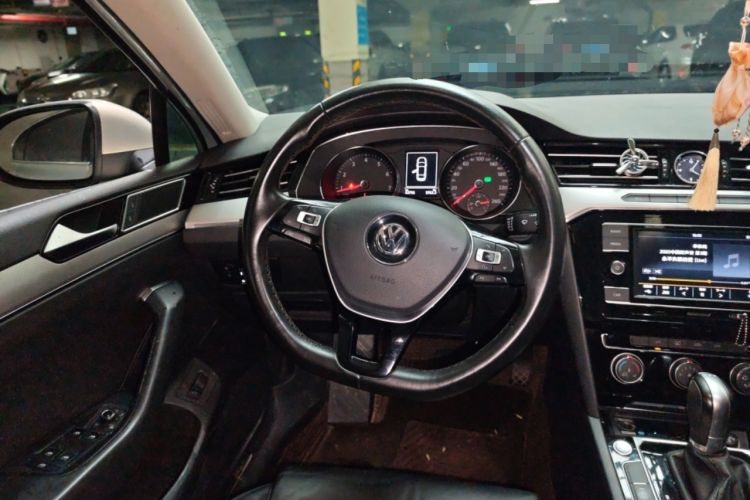 Used Volkswagen Magotan 2018 330TSI DSG Advanced Model Steering Wheel