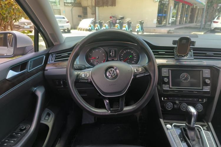 Used Volkswagen Magotan 2018 330TSI DSG Luxury Model Steering Wheel