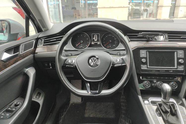 Used Volkswagen Magotan 2018 330TSI DSG Luxury Model Steering Wheel