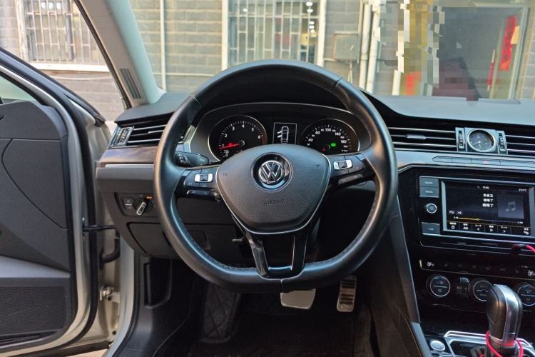 Used Volkswagen Magotan 2018 330TSI DSG Luxury Model Steering Wheel