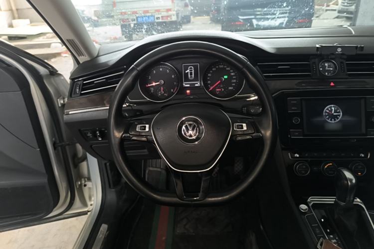 Used Volkswagen Magotan 2018 380TSI DSG Luxury Model Steering Wheel