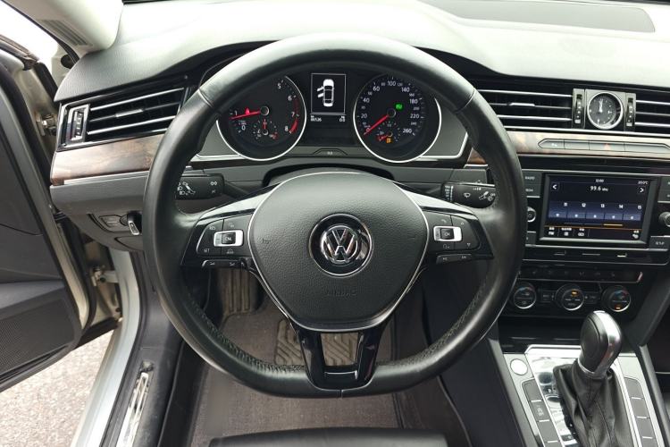 Used Volkswagen Magotan 2018 Facelift 330TSI DSG Luxury Model Steering Wheel