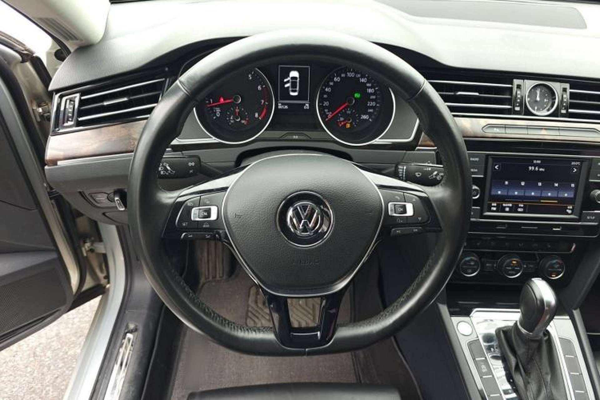 Used Volkswagen Magotan 2018 Facelift 330TSI DSG Luxury Model Steering Wheel