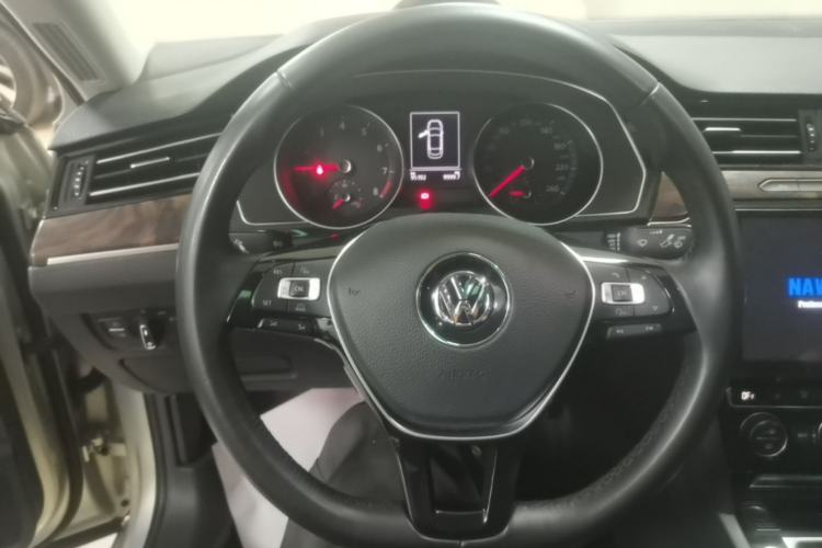 Used Volkswagen Magotan 2018 Facelift 330TSI DSG Luxury Model Steering Wheel