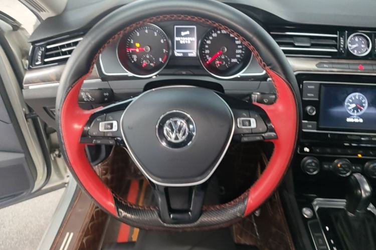 Used Volkswagen Magotan 2018 Facelift 330TSI DSG Luxury Model Steering Wheel