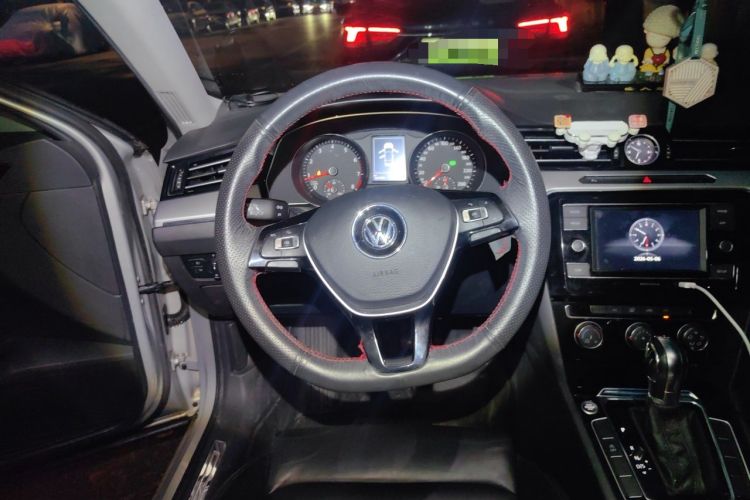 Used Volkswagen Magotan 2018 330TSI DSG Advanced Model Steering Wheel