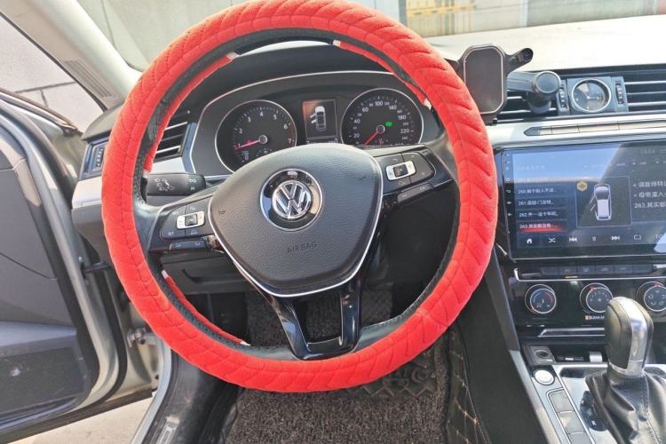Used Volkswagen Magotan 2018 330TSI DSG Advanced Model Steering Wheel