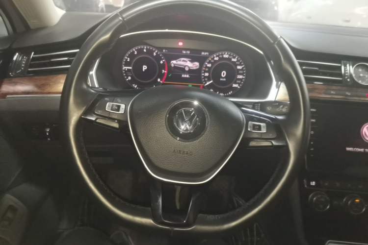 Used Volkswagen Magotan 2018 330TSI DSG Luxury Model Steering Wheel