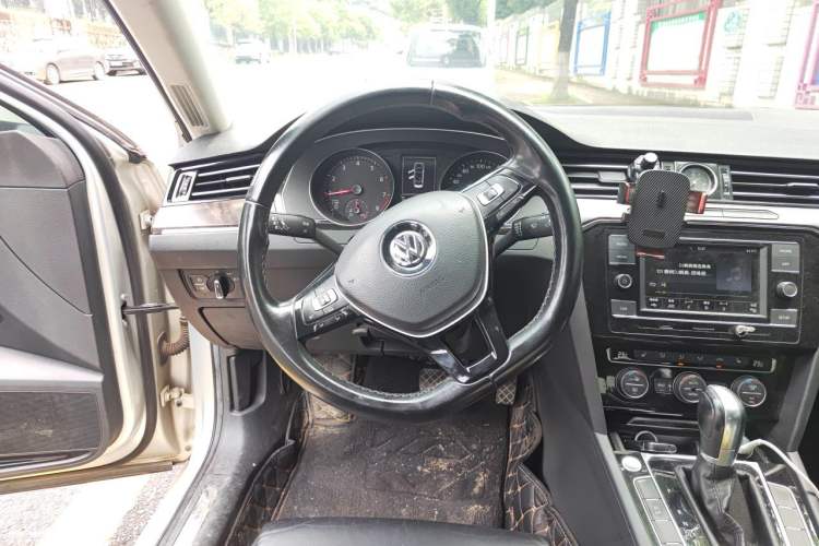 Used Volkswagen Magotan 2018 330TSI DSG Luxury Model Steering Wheel