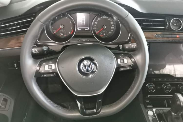Used Volkswagen Magotan 2018 Facelift 330TSI DSG Luxury Model Steering Wheel